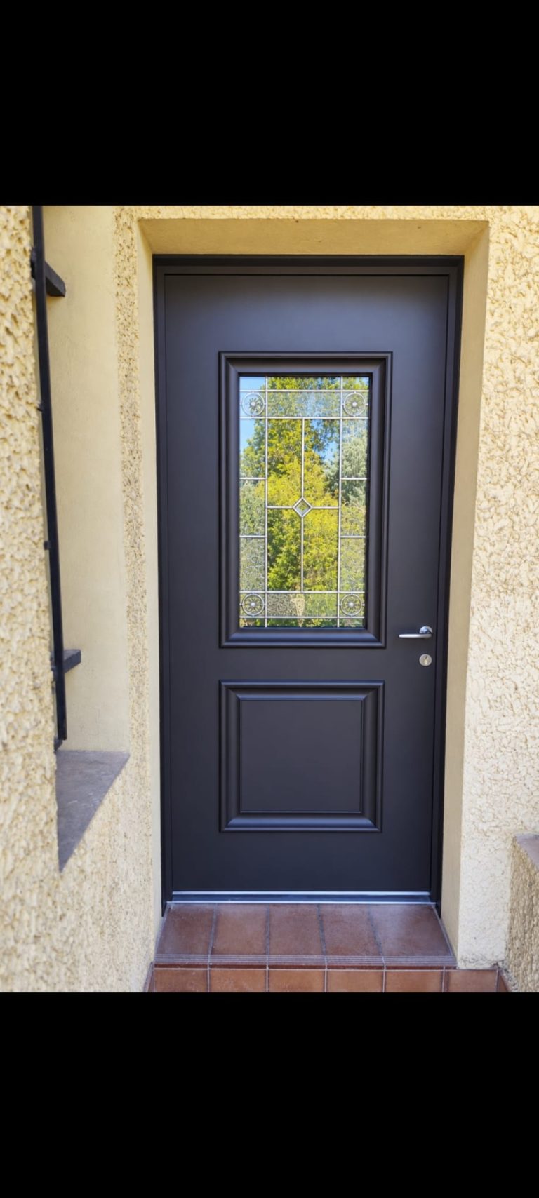 Nouvelle porte d'entrée Bel'M aluminium anthracite RAL 8019 avec vitrage décoratif à Craponne